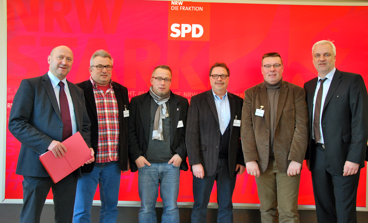 Auf Einladung der SPD Abgeordneten Rainer Thiel und Guido van den Berg (Erftkreis) trafen sich Betriebsräte der chemischen Industrie NRW´s im Landtag.